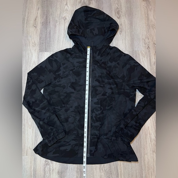 Lululemon Women's Black/Green  Camouflage Jacket Size 8 - Picture 11 of 13